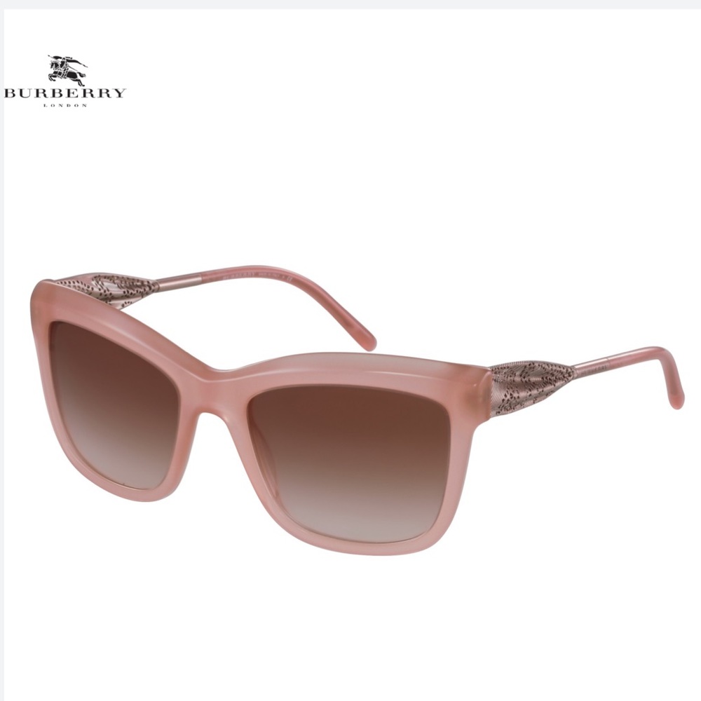 ❤️Beautiful trendy color Burberry wayfarer sunglasses